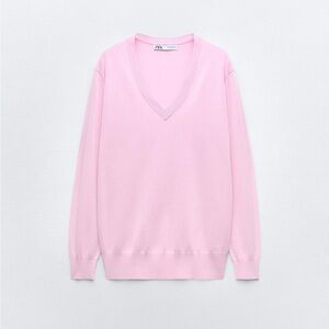 Zara Fine knit v-neck sweater in EUC. Worn once. Oversized size small.